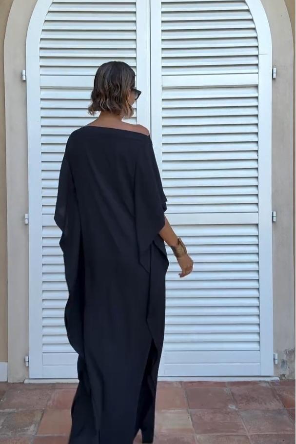 Vloeiende asymmetrische kaftan met ceintuur