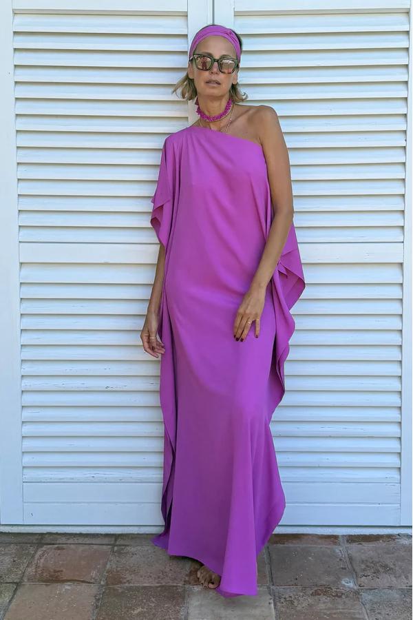 Vloeiende asymmetrische kaftan met ceintuur